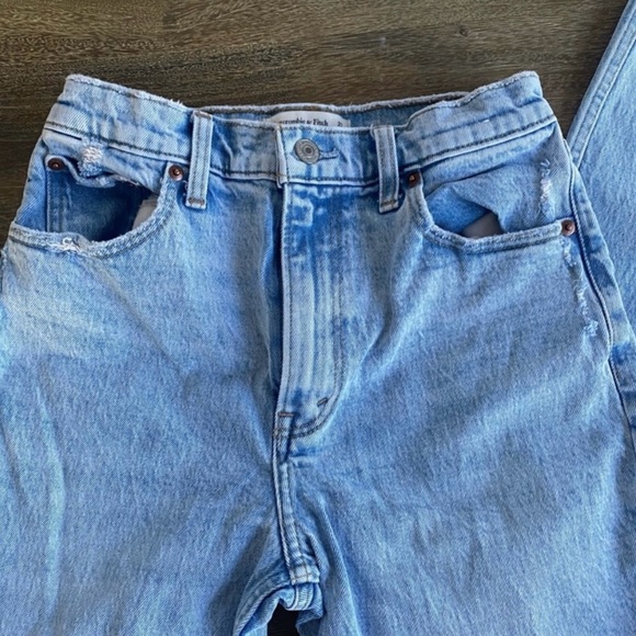 Abercrombie and Fitch 90s straight leg jeans - Picture 2 of 3